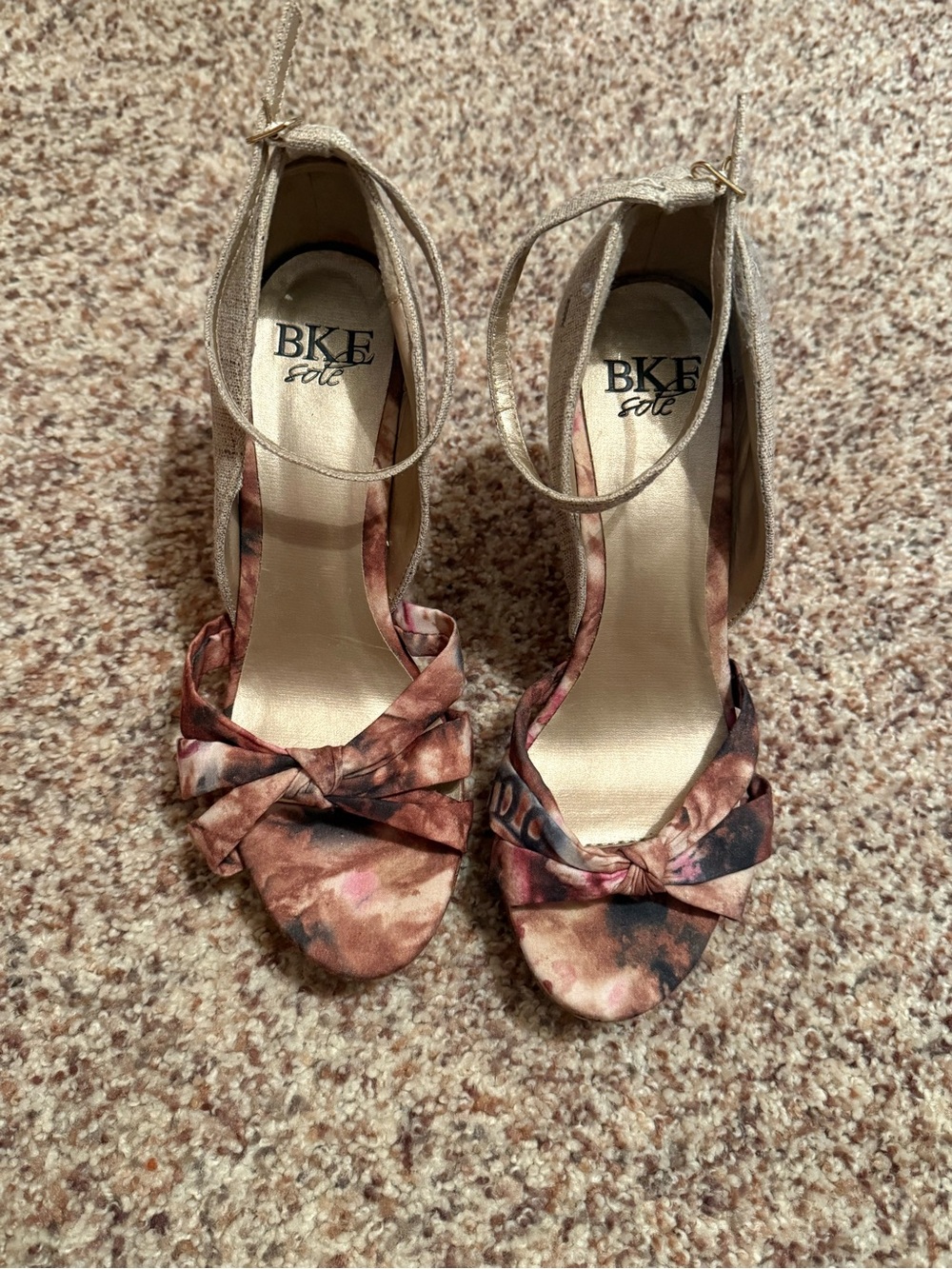 BKE Ankle-Strap Knot Front Wedge heels